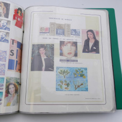 Lot massif de timbres de Monaco neufs et oblitérés en 6 albums.