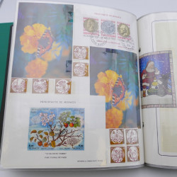 Lot massif de timbres de Monaco neufs et oblitérés en 6 albums.
