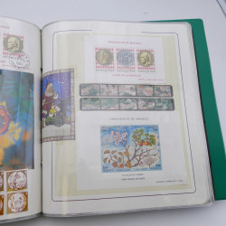 Lot massif de timbres de Monaco neufs et oblitérés en 6 albums.