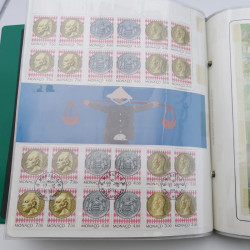 Lot massif de timbres de Monaco neufs et oblitérés en 6 albums.