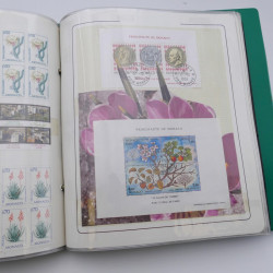 Lot massif de timbres de Monaco neufs et oblitérés en 6 albums.