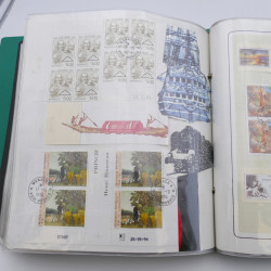 Lot massif de timbres de Monaco neufs et oblitérés en 6 albums.