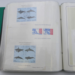 Lot massif de timbres de Monaco neufs et oblitérés en 6 albums.