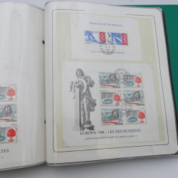 Lot massif de timbres de Monaco neufs et oblitérés en 6 albums.