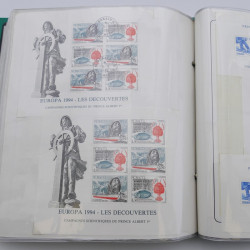 Lot massif de timbres de Monaco neufs et oblitérés en 6 albums.
