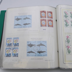 Lot massif de timbres de Monaco neufs et oblitérés en 6 albums.