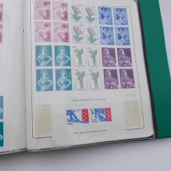 Lot massif de timbres de Monaco neufs et oblitérés en 6 albums.