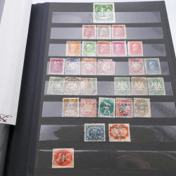 Lot massif de timbres d'Allemagne neufs et oblitérés en 6 albums.