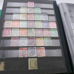Lot massif de timbres d'Allemagne neufs et oblitérés en 6 albums.