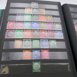 Lot massif de timbres d'Allemagne neufs et oblitérés en 6 albums.