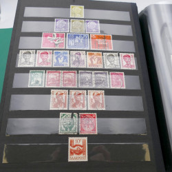 Lot massif de timbres d'Allemagne neufs et oblitérés en 6 albums.