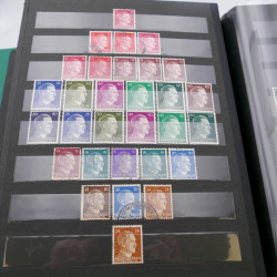 Lot massif de timbres d'Allemagne neufs et oblitérés en 6 albums.