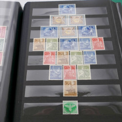 Lot massif de timbres d'Allemagne neufs et oblitérés en 6 albums.