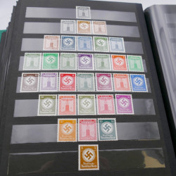 Lot massif de timbres d'Allemagne neufs et oblitérés en 6 albums.