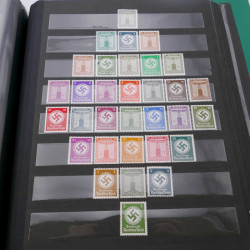 Lot massif de timbres d'Allemagne neufs et oblitérés en 6 albums.