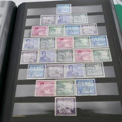 Lot massif de timbres d'Allemagne neufs et oblitérés en 6 albums.