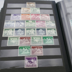 Lot massif de timbres d'Allemagne neufs et oblitérés en 6 albums.