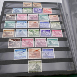 Lot massif de timbres d'Allemagne neufs et oblitérés en 6 albums.