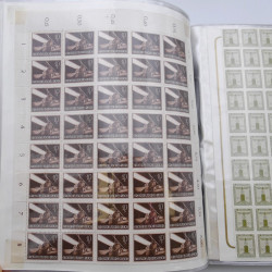 Lot massif de timbres d'Allemagne neufs et oblitérés en 6 albums.