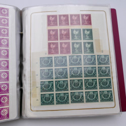 Lot massif de timbres d'Allemagne neufs et oblitérés en 6 albums.