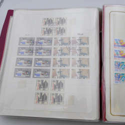 Lot massif de timbres d'Allemagne neufs et oblitérés en 6 albums.