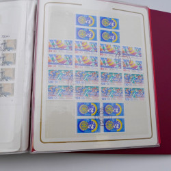 Lot massif de timbres d'Allemagne neufs et oblitérés en 6 albums.
