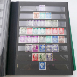 Lot massif de timbres d'Allemagne neufs et oblitérés en 6 albums.
