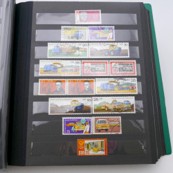Lot massif de timbres d'Allemagne neufs et oblitérés en 6 albums.