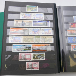 Lot massif de timbres d'Allemagne neufs et oblitérés en 6 albums.