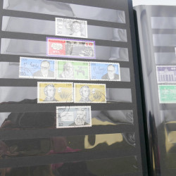 Lot massif de timbres d'Allemagne neufs et oblitérés en 6 albums.
