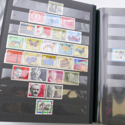 Lot massif de timbres d'Allemagne neufs et oblitérés en 6 albums.