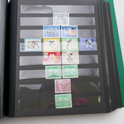Lot massif de timbres d'Allemagne neufs et oblitérés en 6 albums.