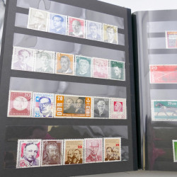 Lot massif de timbres d'Allemagne neufs et oblitérés en 6 albums.