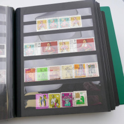Lot massif de timbres d'Allemagne neufs et oblitérés en 6 albums.