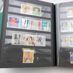 Lot massif de timbres d'Allemagne neufs et oblitérés en 6 albums.