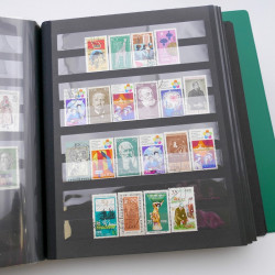 Lot massif de timbres d'Allemagne neufs et oblitérés en 6 albums.