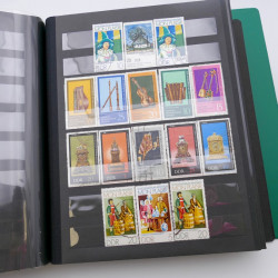 Lot massif de timbres d'Allemagne neufs et oblitérés en 6 albums.