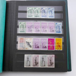 Lot massif de timbres d'Allemagne neufs et oblitérés en 6 albums.