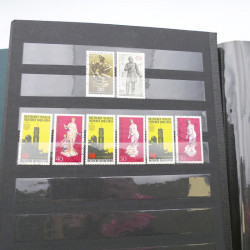 Lot massif de timbres d'Allemagne neufs et oblitérés en 6 albums.