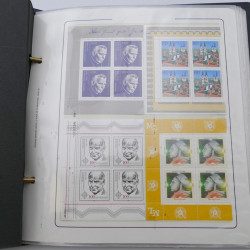 Lot massif de timbres d'Allemagne neufs et oblitérés en 6 albums.