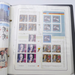 Lot massif de timbres d'Allemagne neufs et oblitérés en 6 albums.