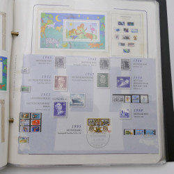 Lot massif de timbres d'Allemagne neufs et oblitérés en 6 albums.