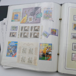 Lot massif de timbres d'Allemagne neufs et oblitérés en 6 albums.