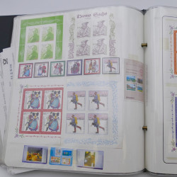 Lot massif de timbres d'Allemagne neufs et oblitérés en 6 albums.
