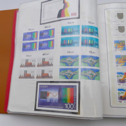 Lot massif de timbres d'Allemagne neufs et oblitérés en 6 albums.