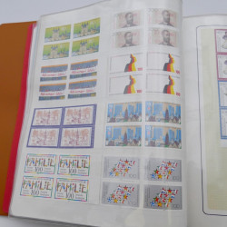 Lot massif de timbres d'Allemagne neufs et oblitérés en 6 albums.