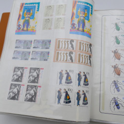 Lot massif de timbres d'Allemagne neufs et oblitérés en 6 albums.