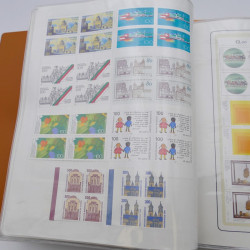 Lot massif de timbres d'Allemagne neufs et oblitérés en 6 albums.