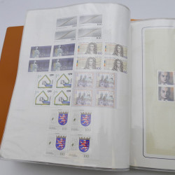 Lot massif de timbres d'Allemagne neufs et oblitérés en 6 albums.