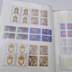 Lot massif de timbres d'Allemagne neufs et oblitérés en 6 albums.